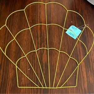 Scallop Design Yellow Wire Wall Art